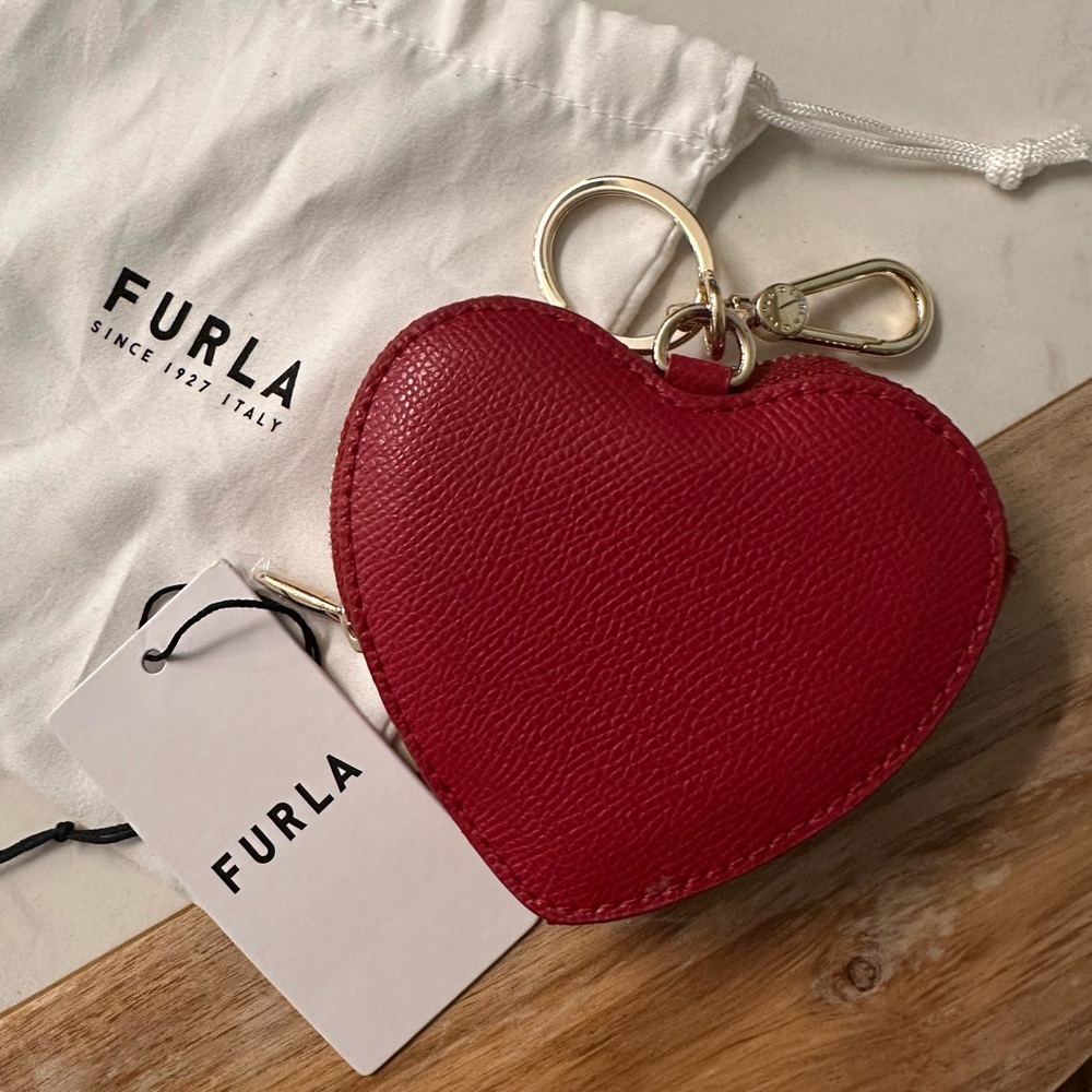 NWT! NEW! Furla Red Heart Key Holder with Gold Accents - Picture 5 of 5